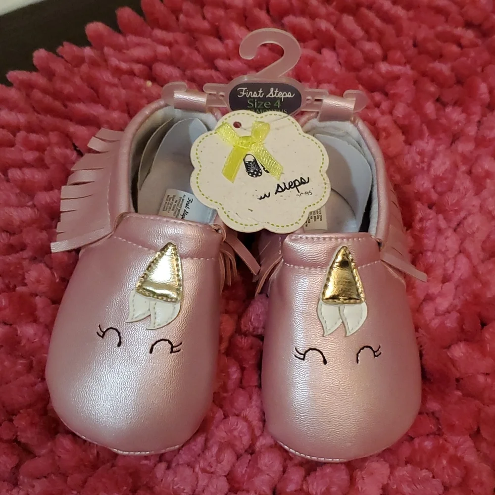 Adorable baby bootie shoes